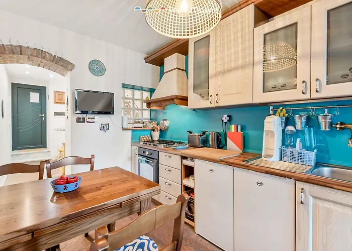 Laya Marina, Terre Marine Valeriano Lunense