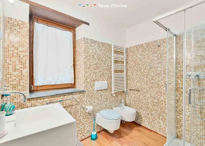 Laya Marina, Terre Marine Valeriano Lunense